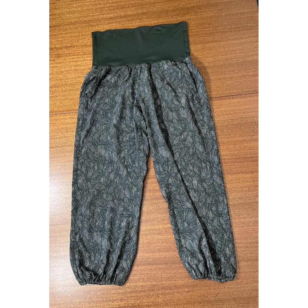 Lululemon Studio Crop Pants 8 Black Gray Leaf Print High Rise Jogger Lightweight